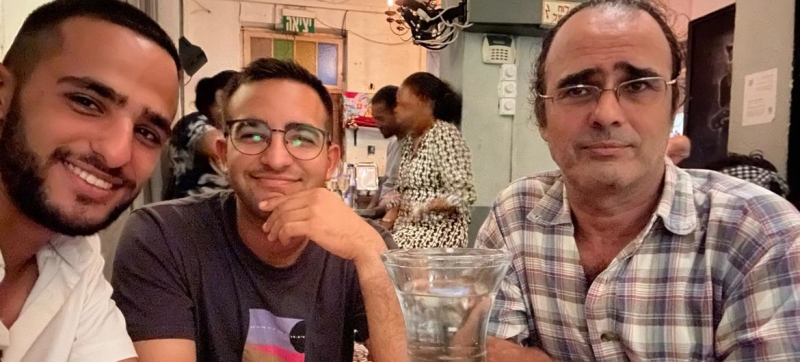 Иегуда Коэн (справа) с сыновьями Нимродом (слева) и Йотамом (в центре).